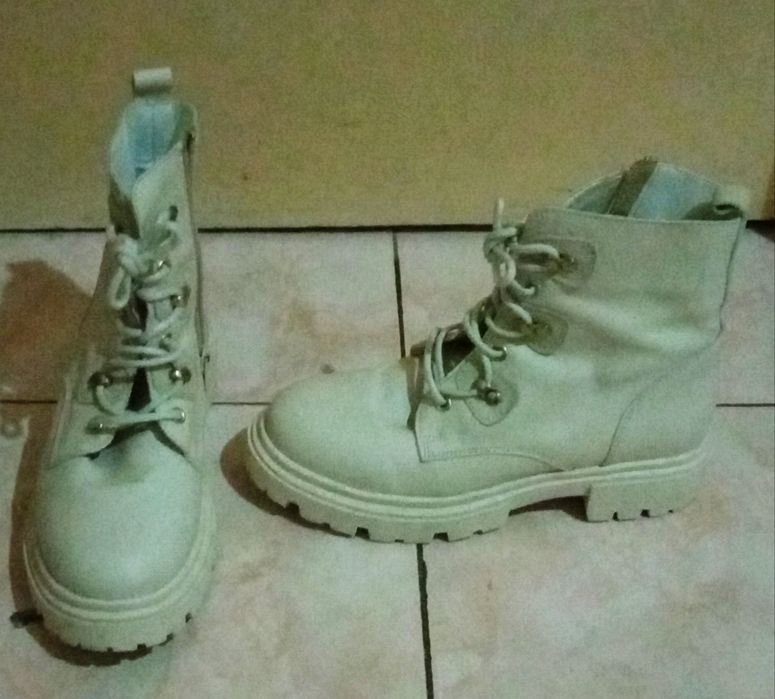 Botas beje, senhora n°37
