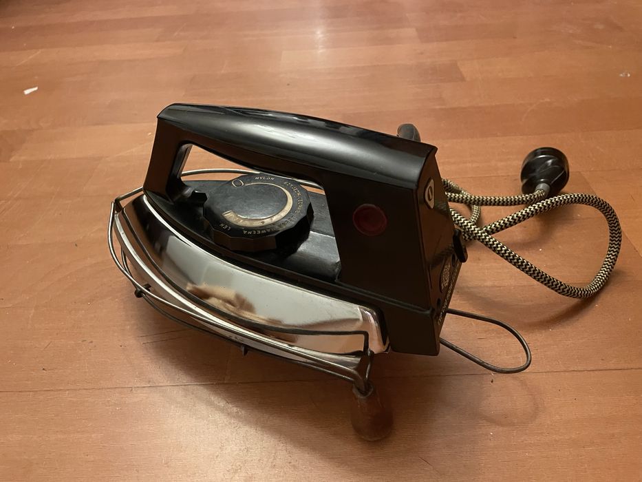 Żelazko z podstawką PRL vintage antyk typ c40 800W Predom Dezamet