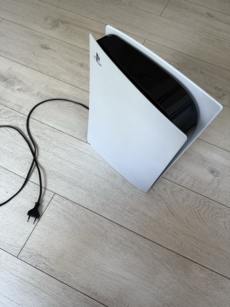 Playstation 5 (825gb SSD, wersja z napędem) 2 pady 2 gry, okablowanie