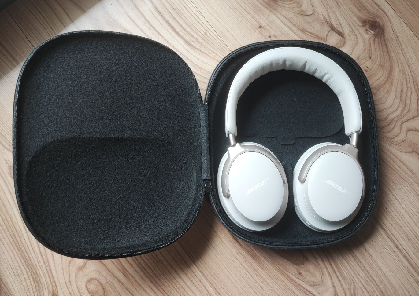 Pokrowiec twardy etui futerał do słuchawek Sonos Ace Oryginalny