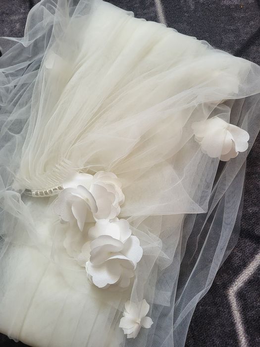 Kremowy welon katedralny Polis kwiaty 3D długi welon kwiatuszki ivory