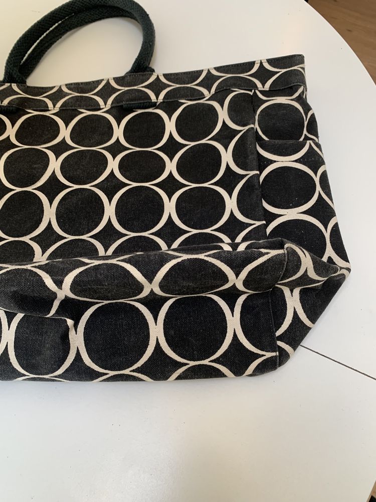 Mala shopper em preto e branco