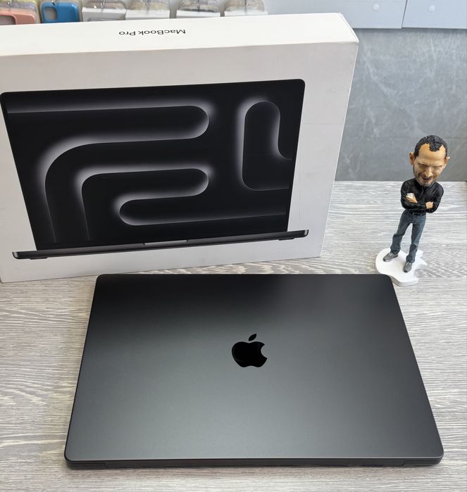 MacBook Pro 16  M4 Max / RAM 36 / SSD 1 TB / 14C CPU / 32C GPU / 2024