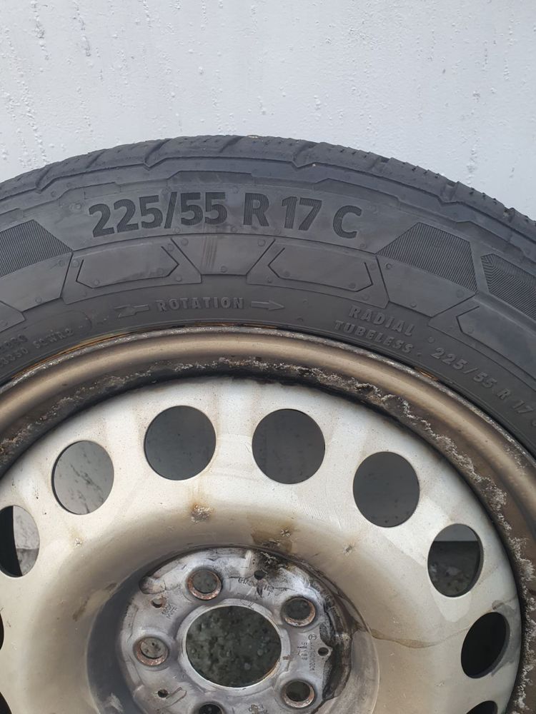 Зимова гума  Continental 225/55R17C