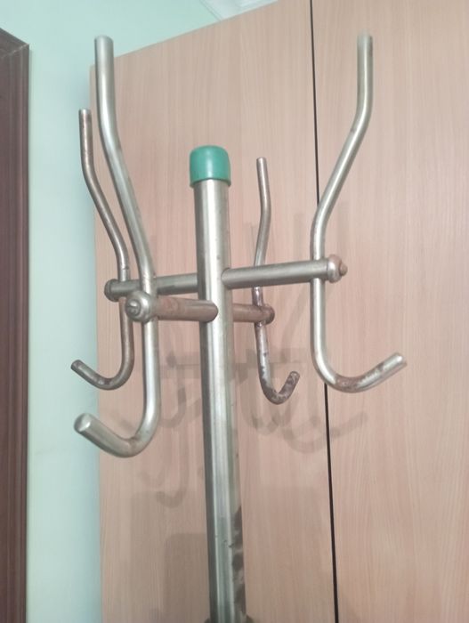 Вішаки стійки вінтажні для одягу