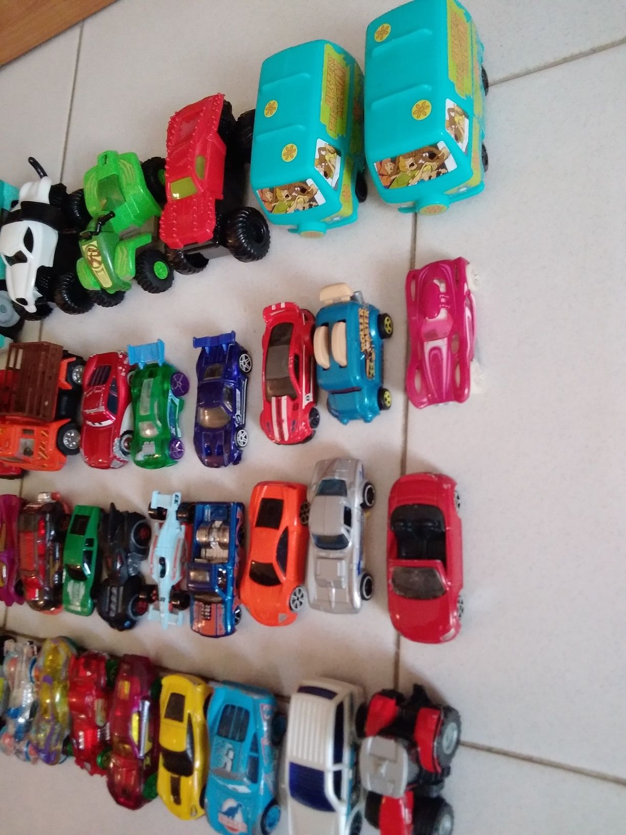 Conjunto 50 carros, vendo apenas em pack. Tudo 20€ preço fixo.