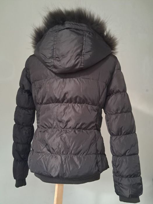 Пуховик жіночий зимовий.
