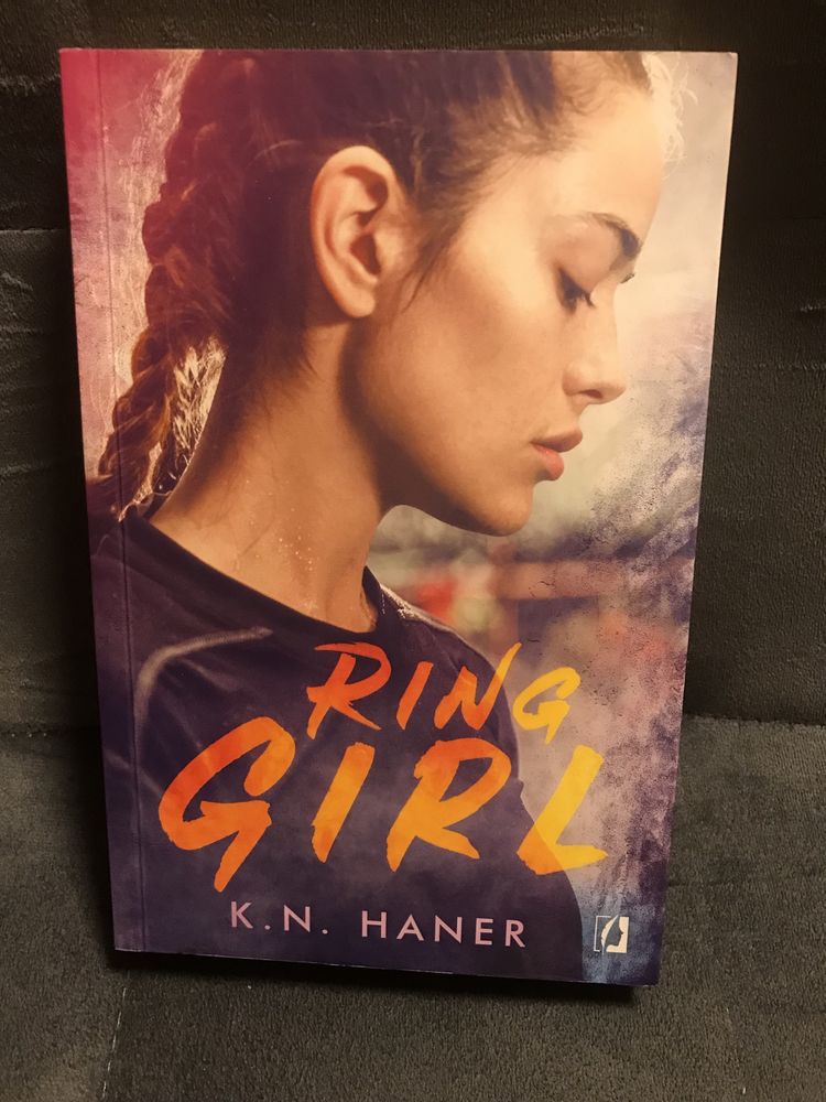 K.N. Haner „Ring Girl”