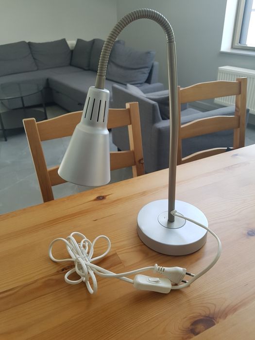 Lampka na biurko do sypialni