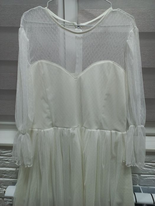 Платье белое нарядное