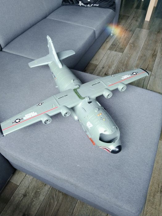 Ogromny samolot wojskowy rekin 87cm/80cm