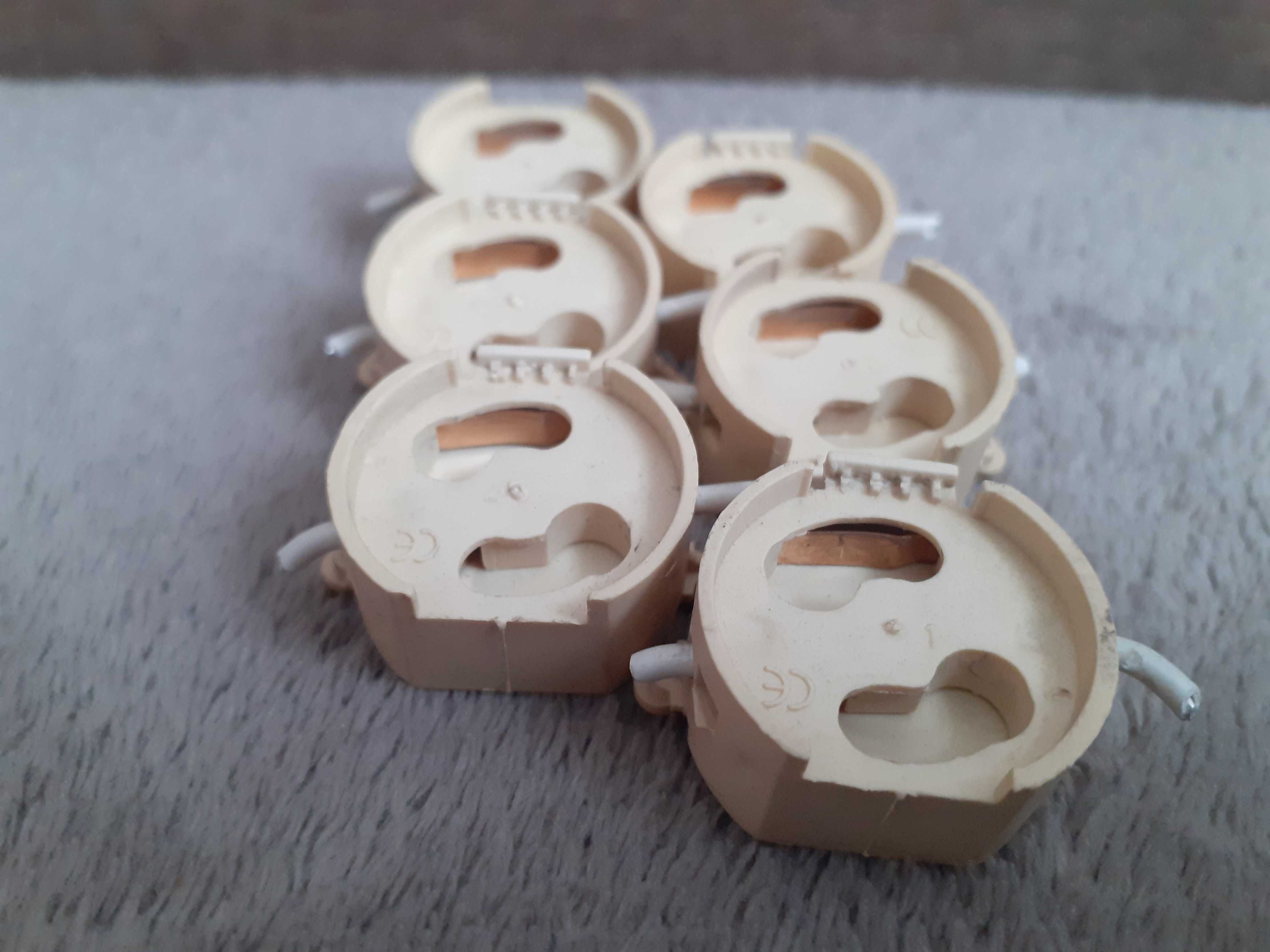Oddam gniazda świetlówek CFL T4 G23 12 szt.
