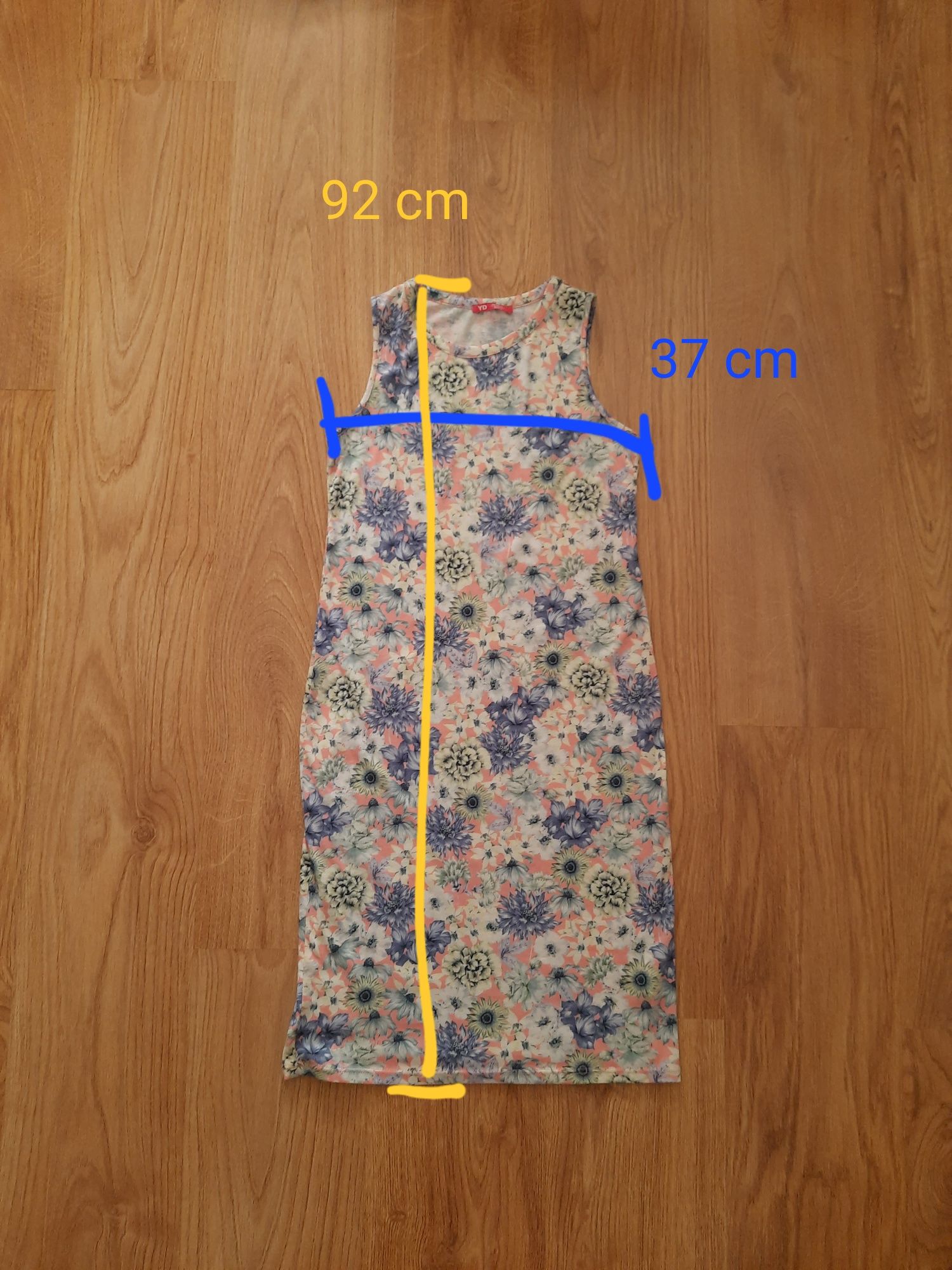 Sukienka w kwiaty rozmiar 152