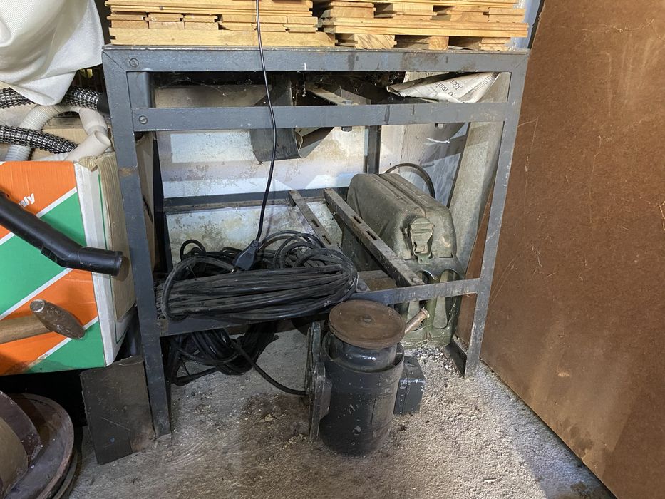 Krajzega. Stół do ciecia drewna.