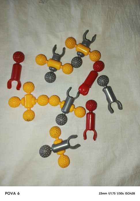 Конструктор 9 деталей, трансформер,  "прилипалы"