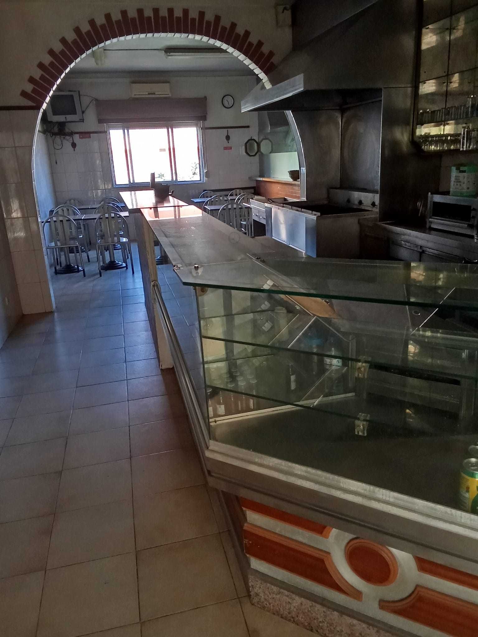 ALUGA-SE espaço Restaurante/Churrasqueira