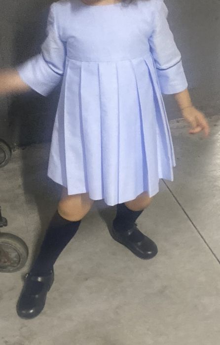 Vestido clássico azul bebé com vivos azul marinho, 3 anos.