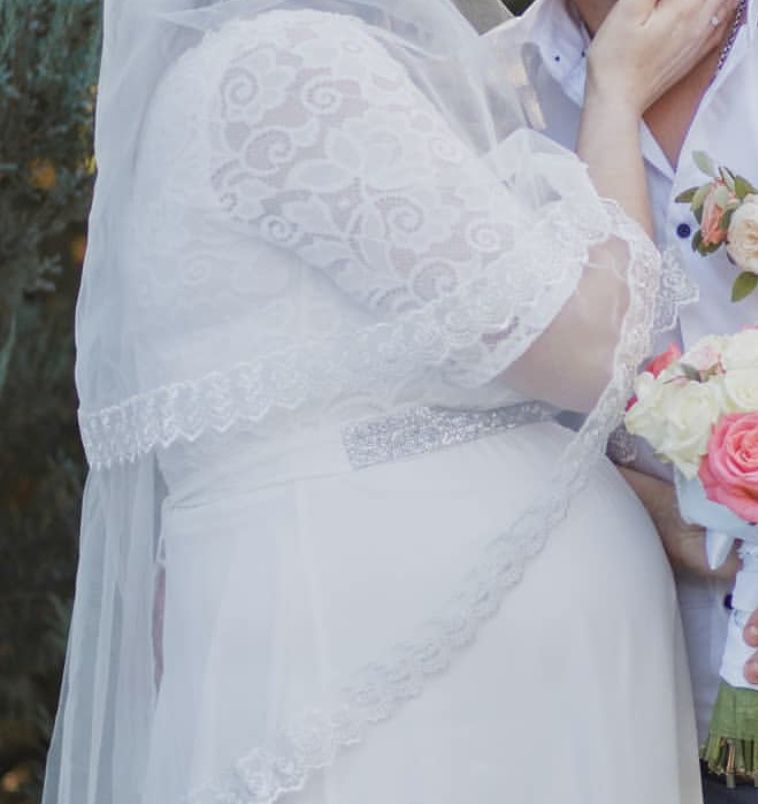Продам весільну сукню розмір L-Xl (можно для вагітних)