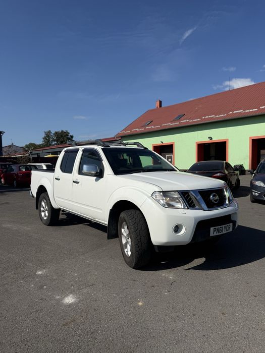 Авто нісан навара D40