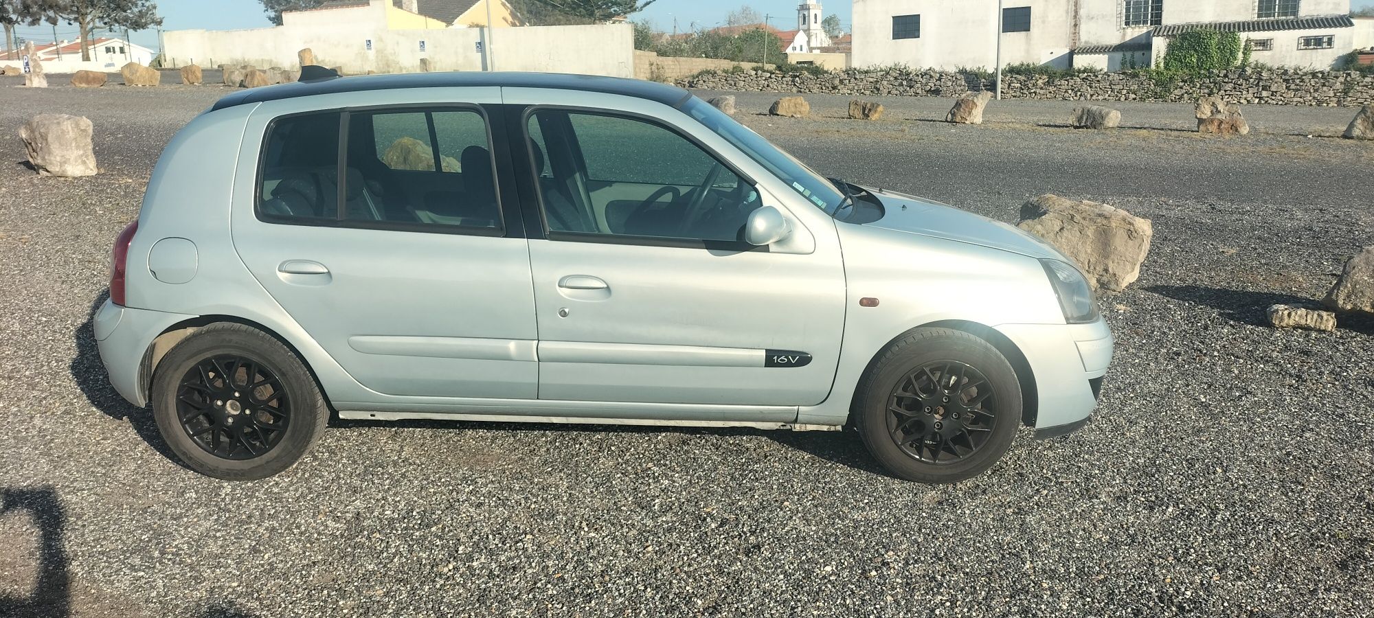 Renault Clio poucos quilómetros