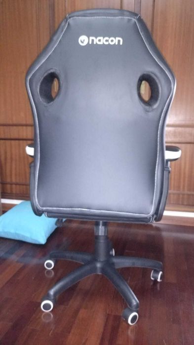NACON Cadeira de gaming MILLENNIAL Branco/Preto(nunca usada)