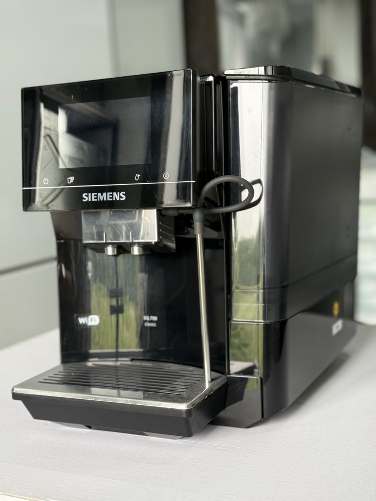 Кавомашина Siemens EQ700 TP703R09 кофемашина кофеварка siemens
