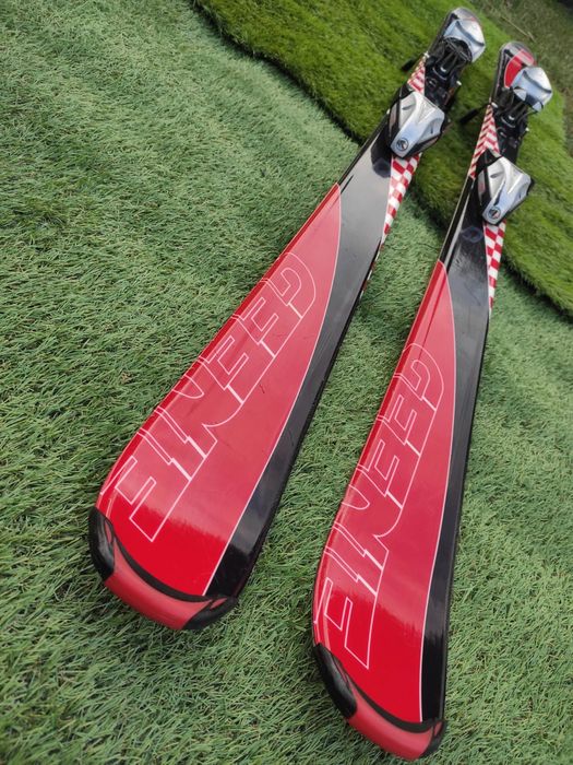 150 cm.Narty firmowe carwingowe ,doskonały stan ,z wiązaniami.