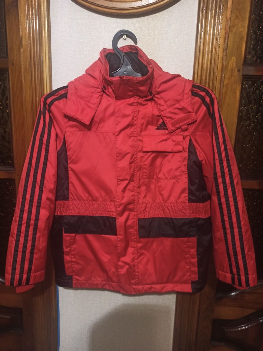 Тонка демісезонна оригінальна куртка Adidas на 9-10 років