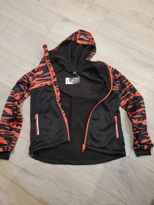 Piękny,dziewczęcy softshell