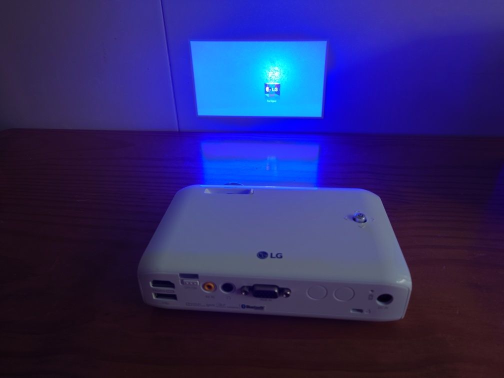 projetor portátil led LG PH550G MiniBeam
