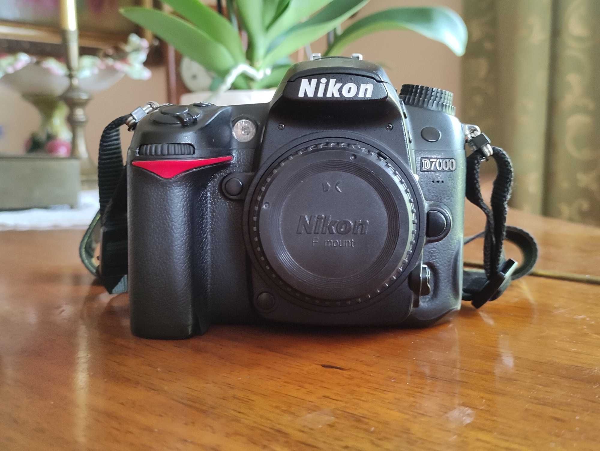 Lustrzanka Nikon D7000 niski przebieg!