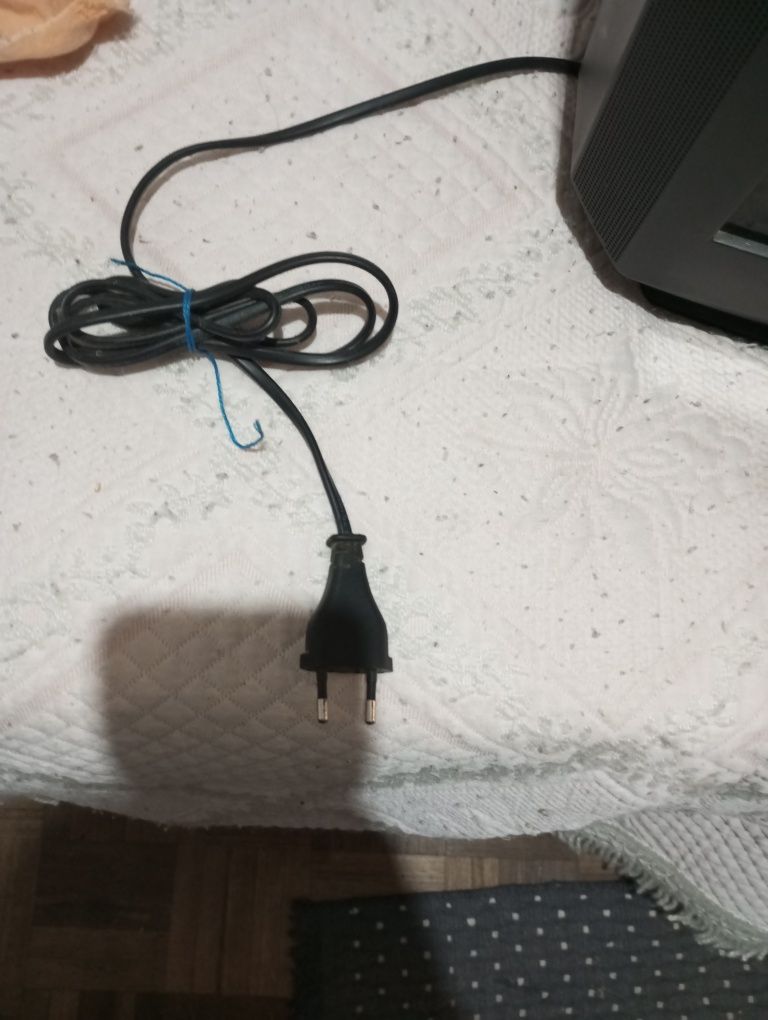 Televisão Sony antiga usada sem comando a funcionar perfeitamente