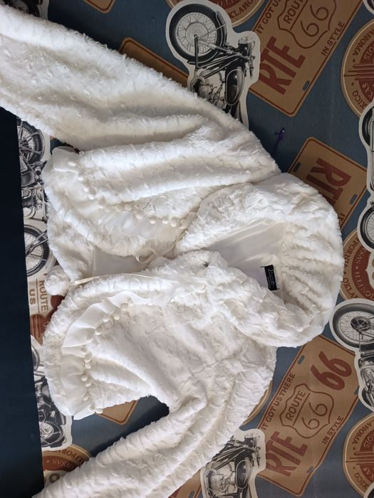 Шубка біла жіноча