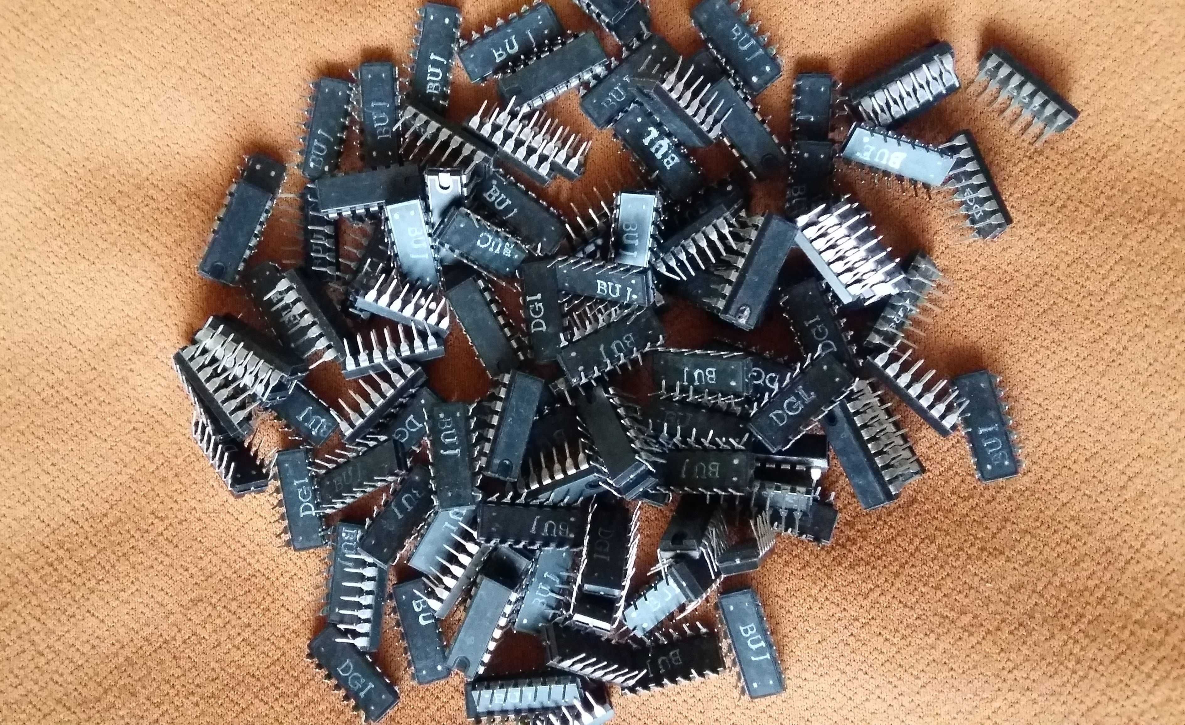 Scalak stabilizator napięcia sztuk 5.Kondensatory.