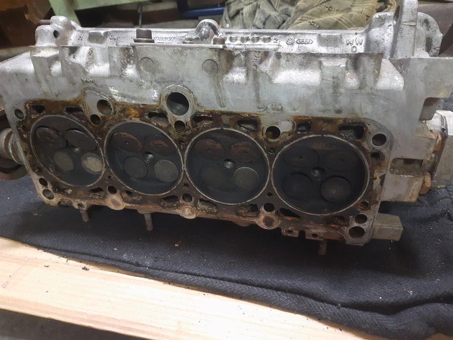 Гбц Passat 16v Головка блока цилиндров.
