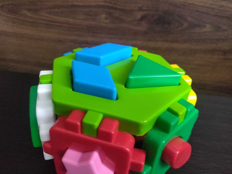 Сортер-шестиугольник с геометричными фигурами