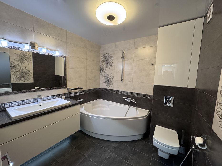 Аренда 3к.кв. Новострой 2000х, м. Центр рынок, Ул. Дмитриевская д.5.