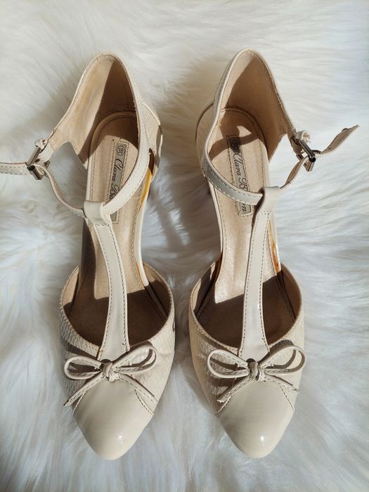 Sandały damskie 38 Clara Barson ecru obccas lakierkowe buty do ślubu
