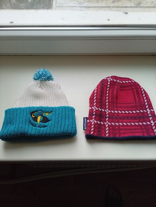 Дві шапки для підлітків 10-14 років за ціною однією.