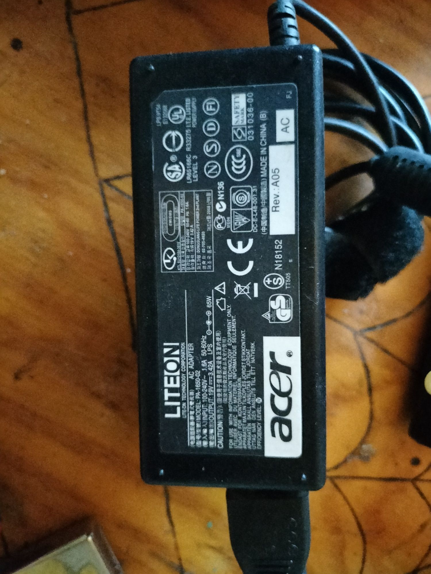 Zasilacze do laptopa