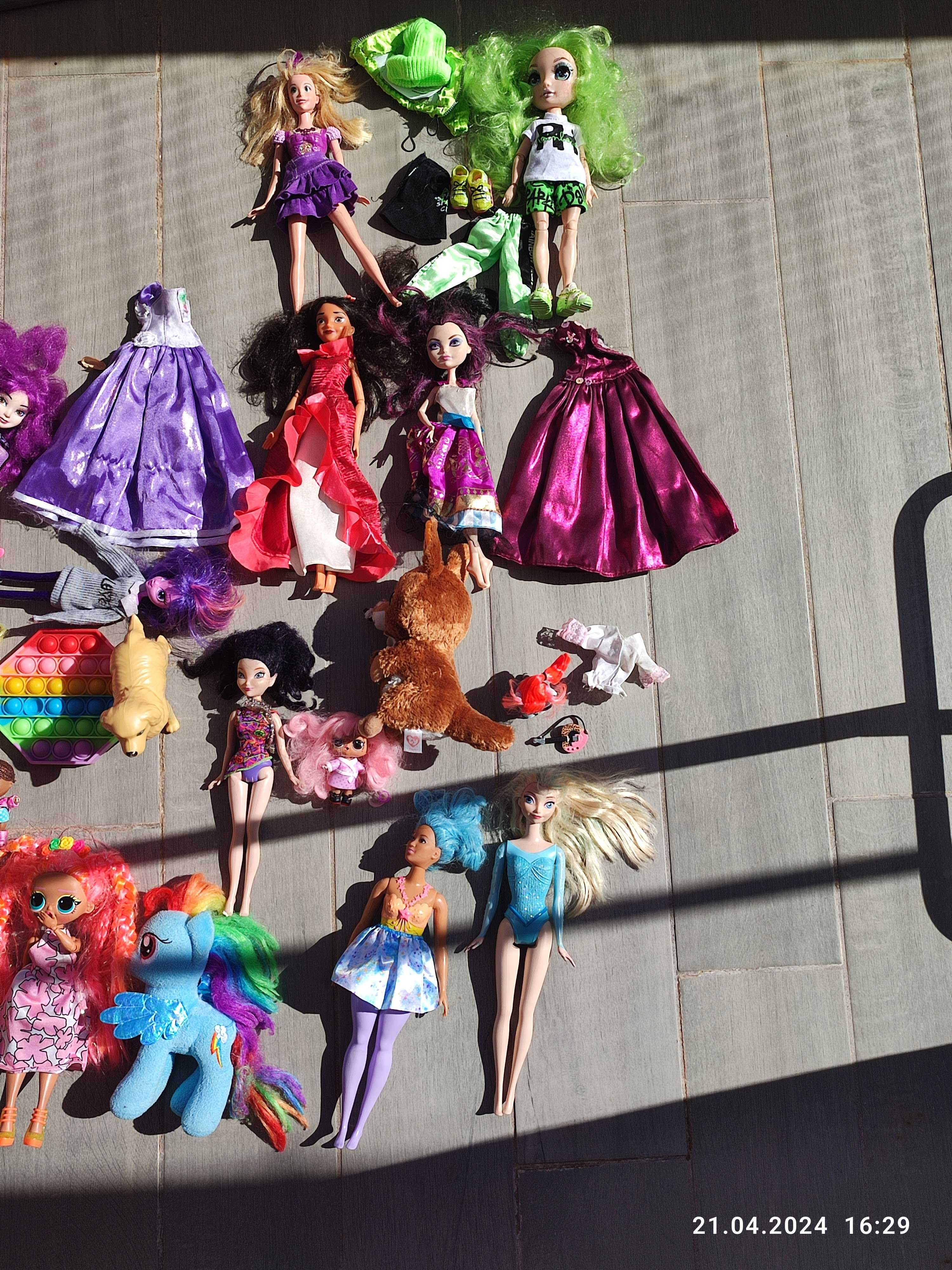 conjunto de bonecas infantis com vestidos