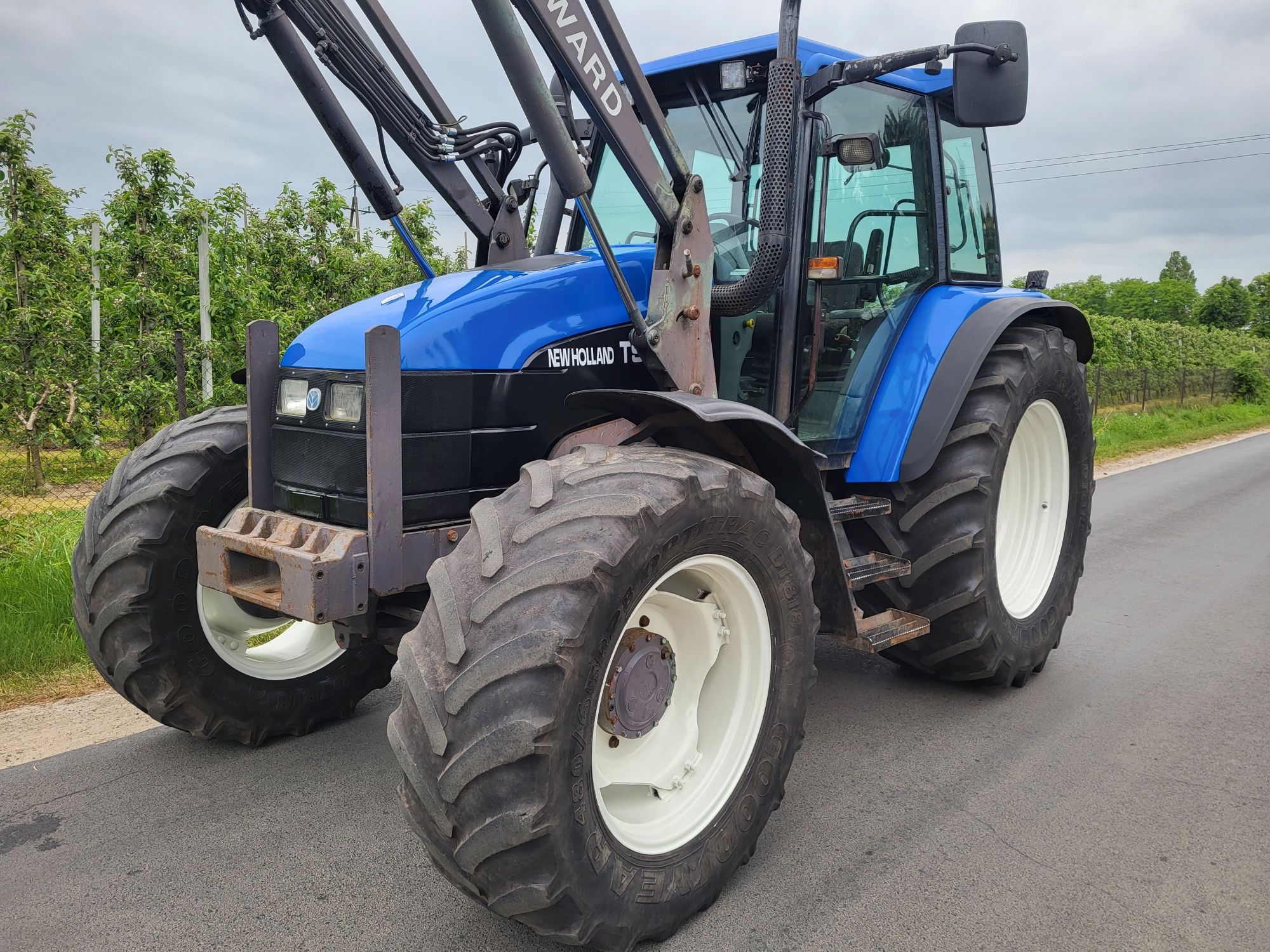 Ciągnik New Holland Ts115 6-cyl Tur pneu (nie case fendt John deere