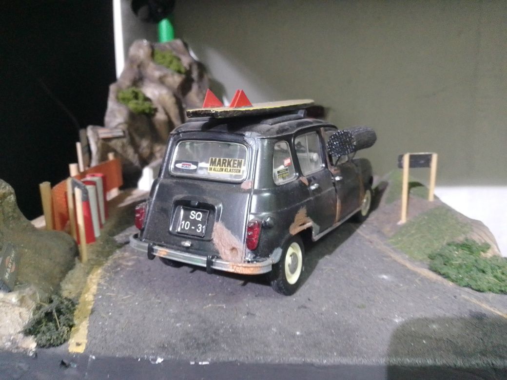 1/18 Renault 4 l única
