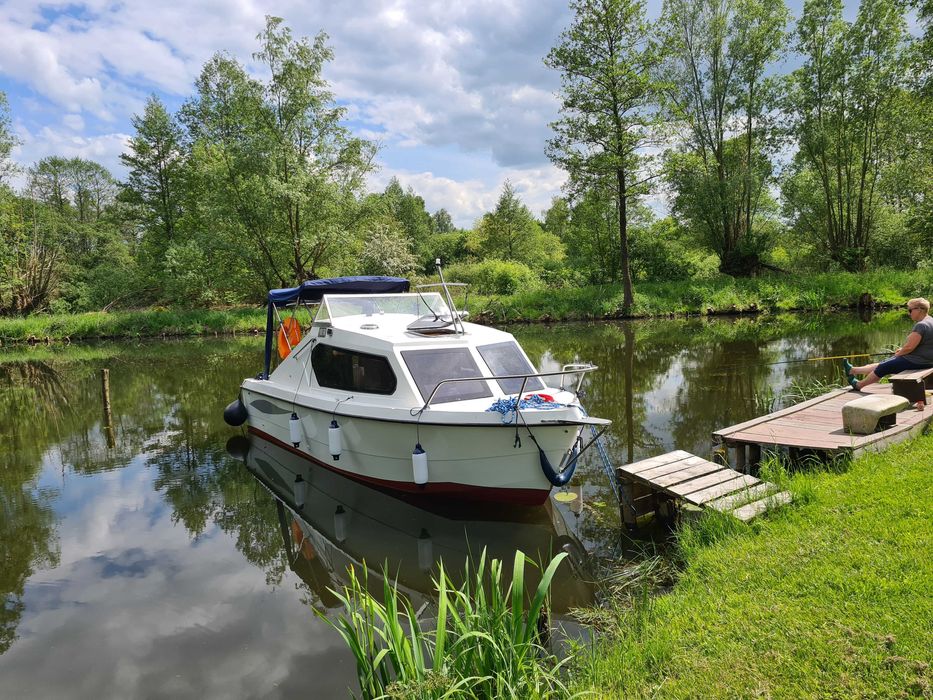 Łódź spacerowa z kabina, wyposażona. Silnik 60KM Yamaha