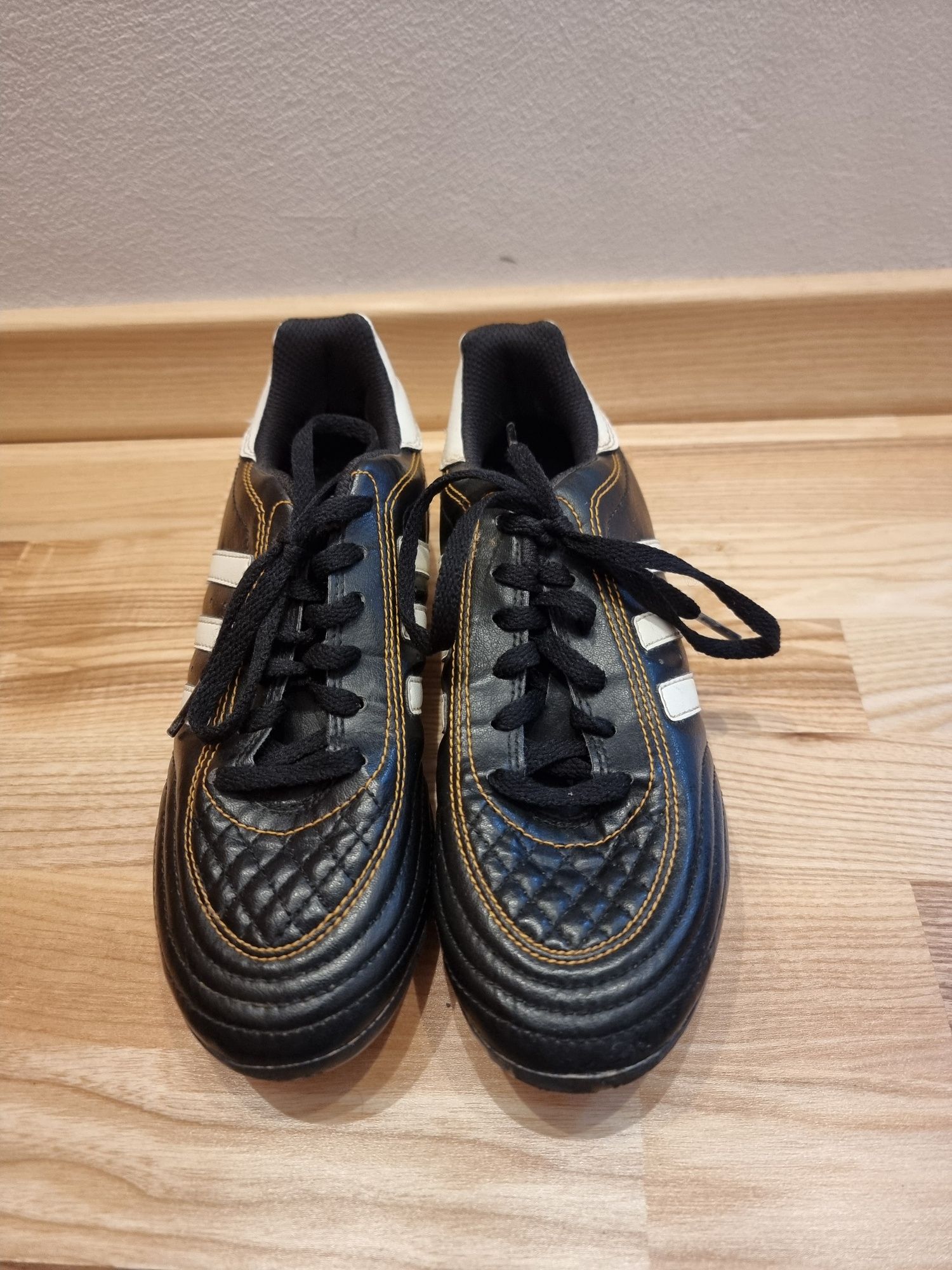 Buty piłkarskie korki wkręty Adidas rozm. 35,5