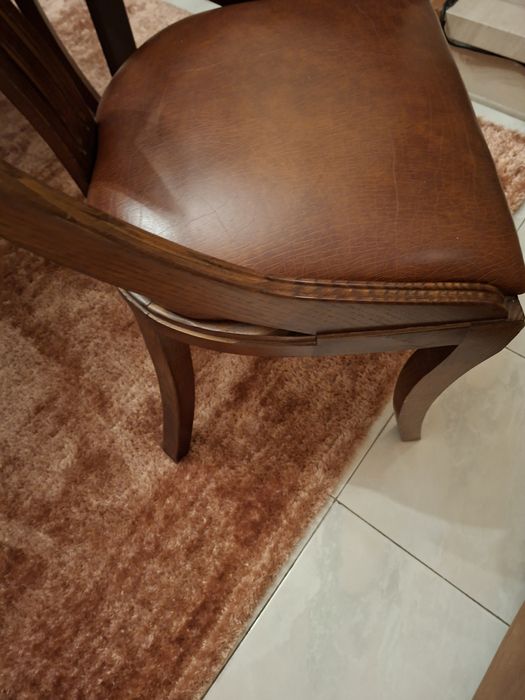 8 cadeiras em madeira castanho