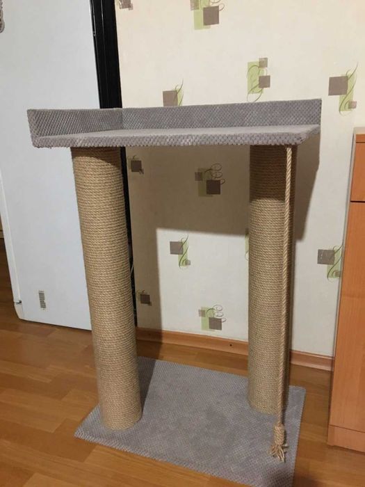 Кігтеточка для котів з широкими стовпчиками