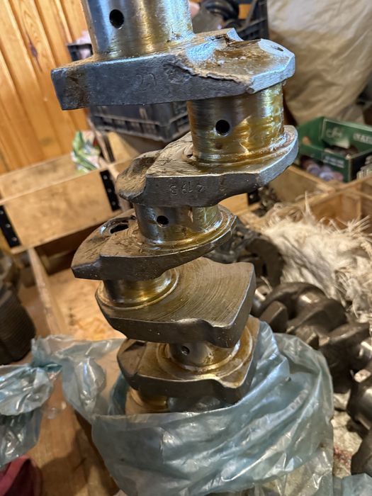 Продам колінвал т-40 і інші запчастини до тракторів