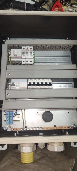 Skrzynka budowlana na prąd elektryczna