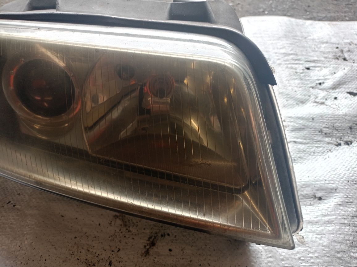 Lampa prawy przód audi a4 b5 lift